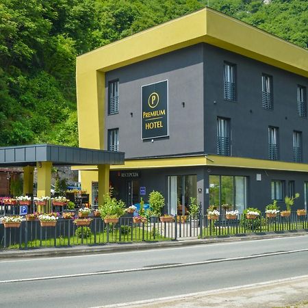 Hotel Premium 亚伊采 外观 照片
