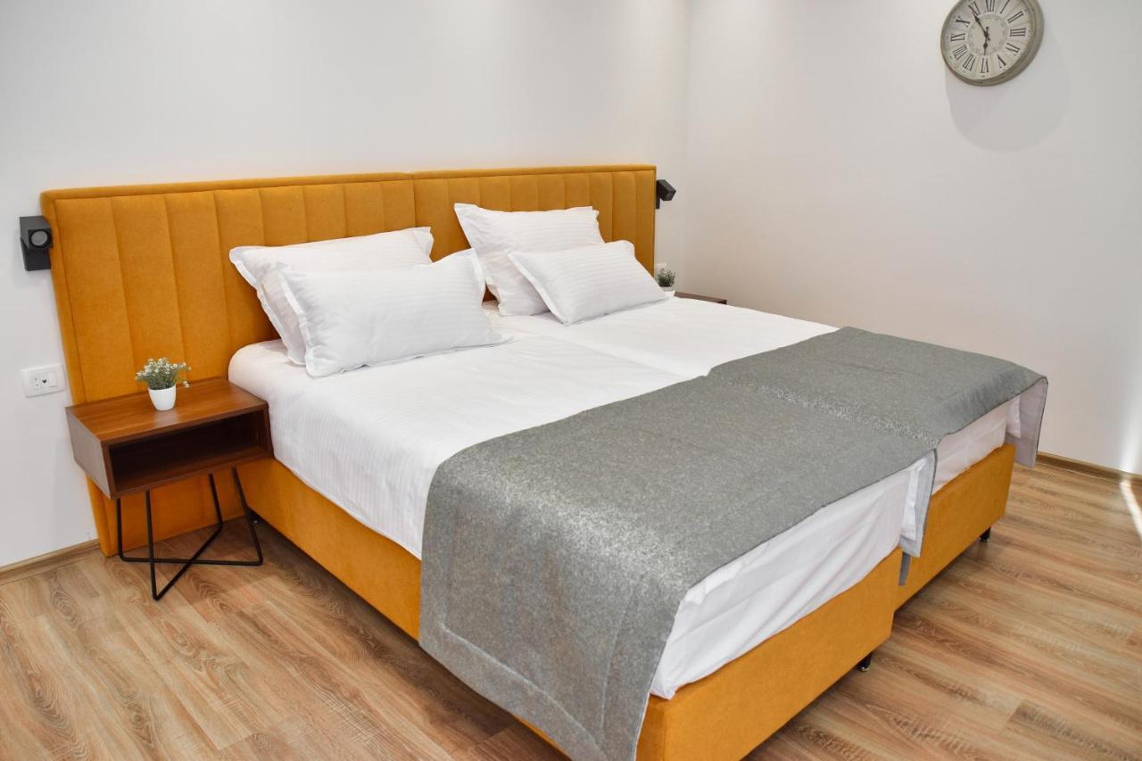Hotel Premium 亚伊采 外观 照片
