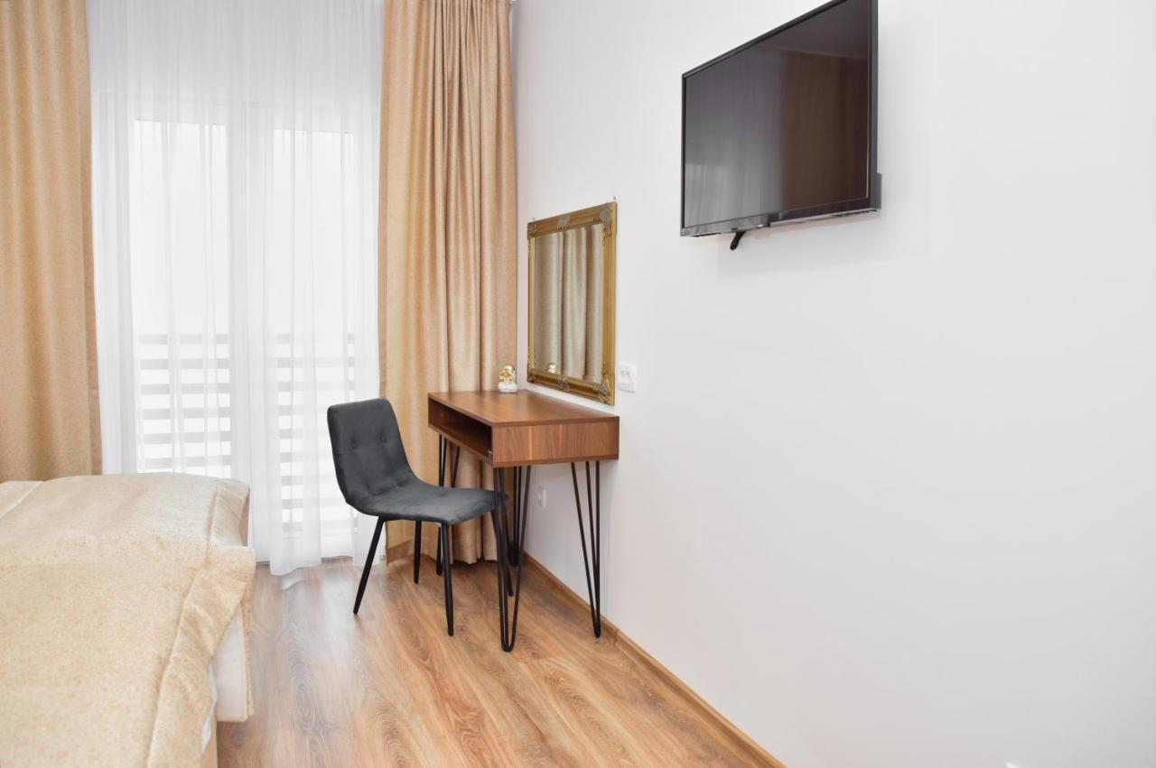 Hotel Premium 亚伊采 外观 照片