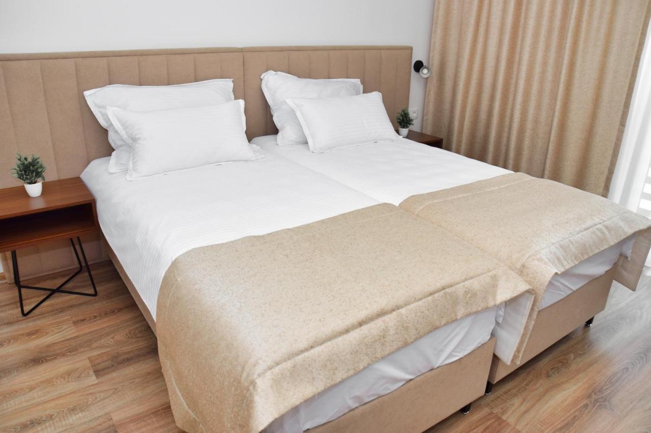 Hotel Premium 亚伊采 外观 照片