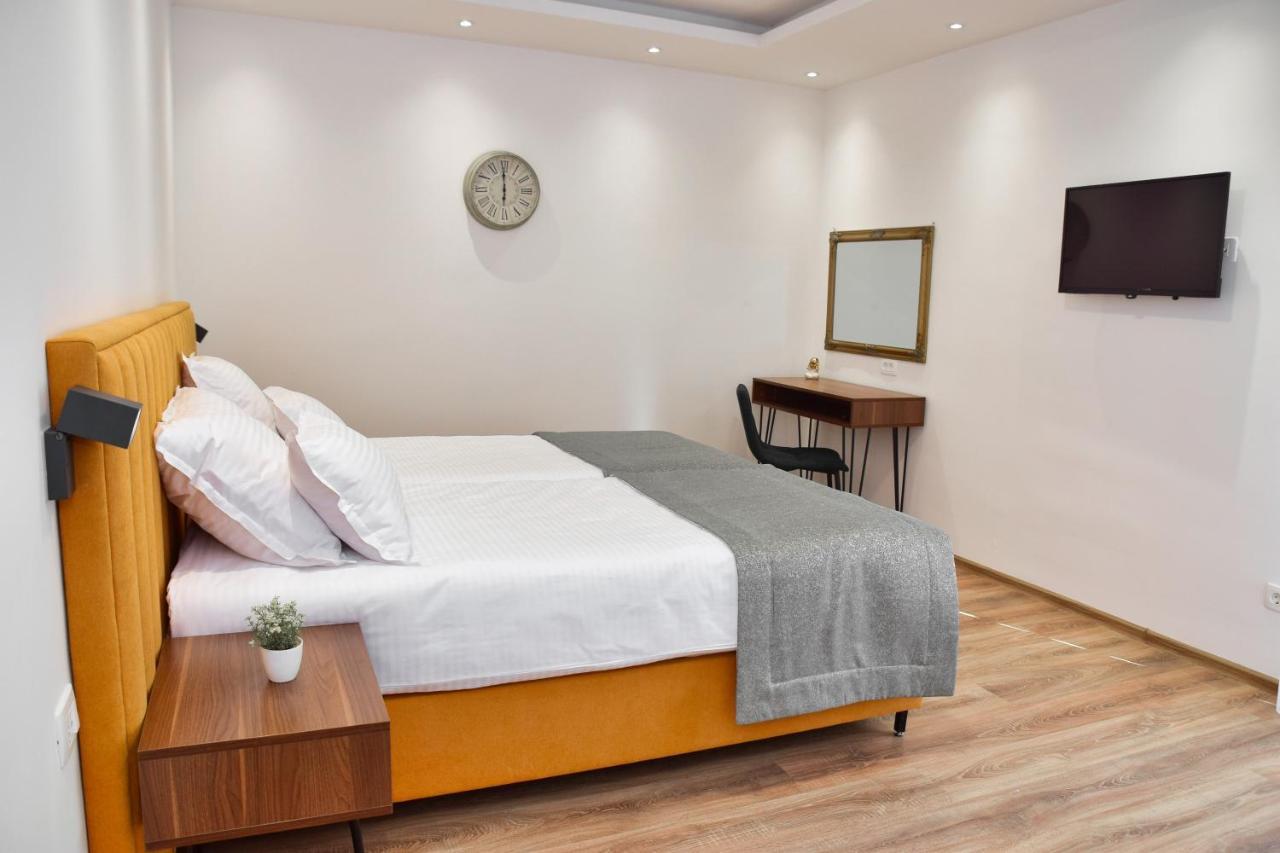 Hotel Premium 亚伊采 外观 照片