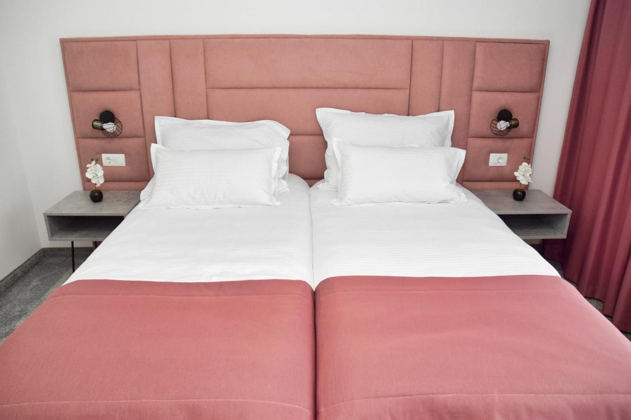 Hotel Premium 亚伊采 外观 照片