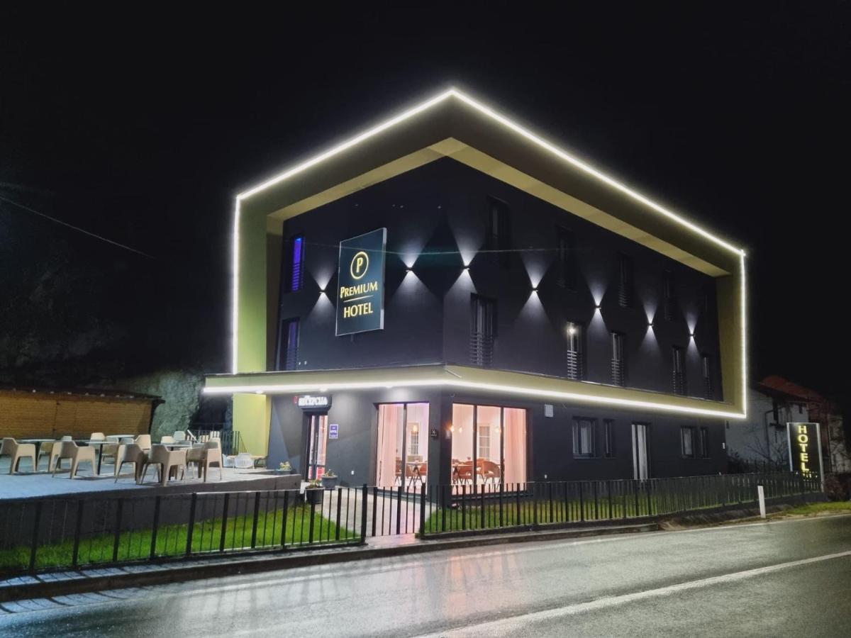 Hotel Premium 亚伊采 外观 照片