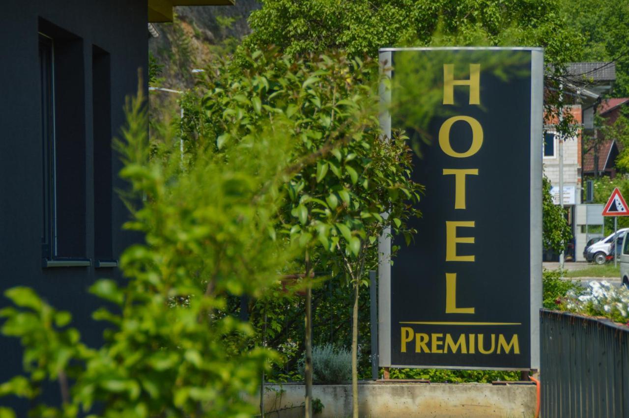 Hotel Premium 亚伊采 外观 照片