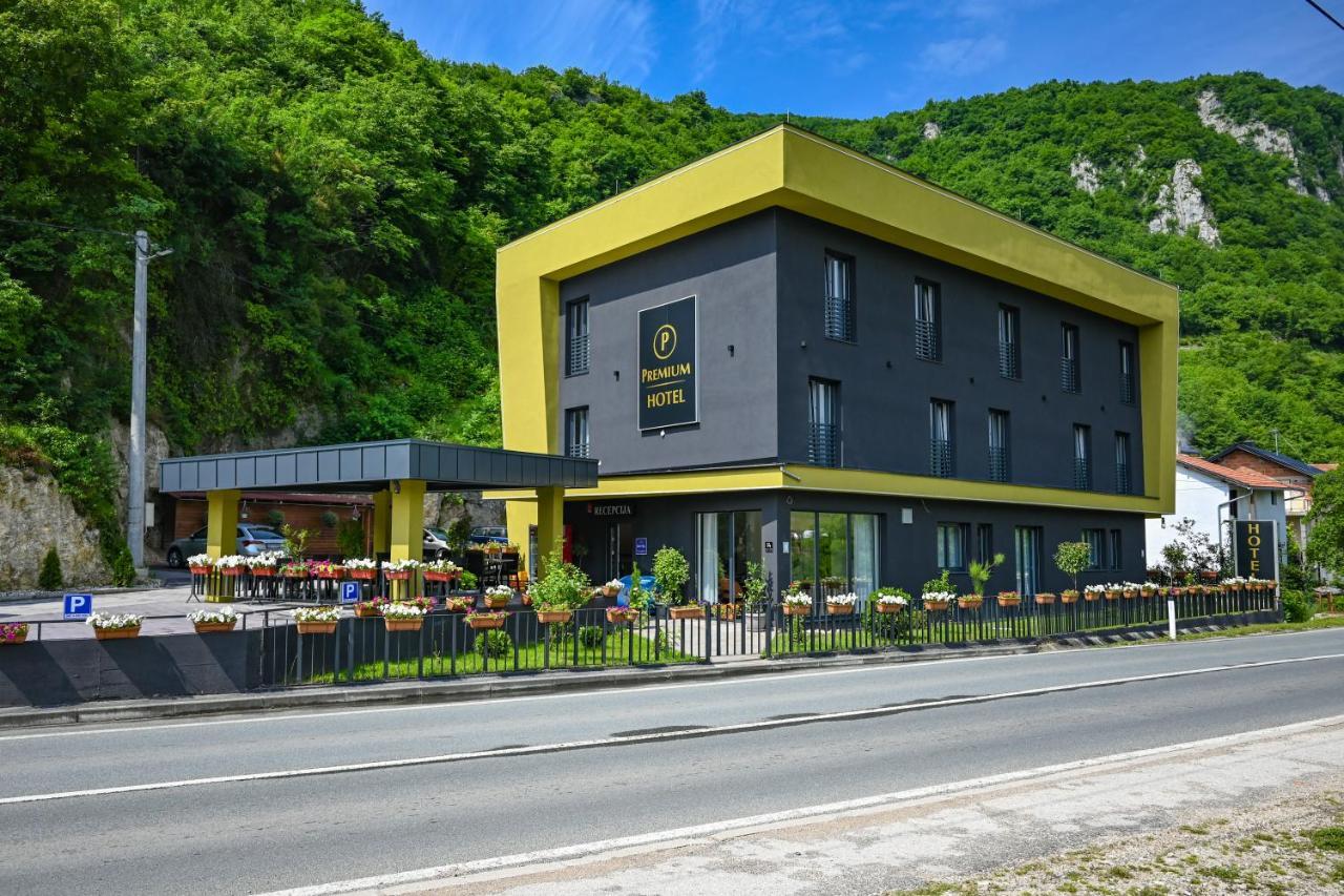 Hotel Premium 亚伊采 外观 照片