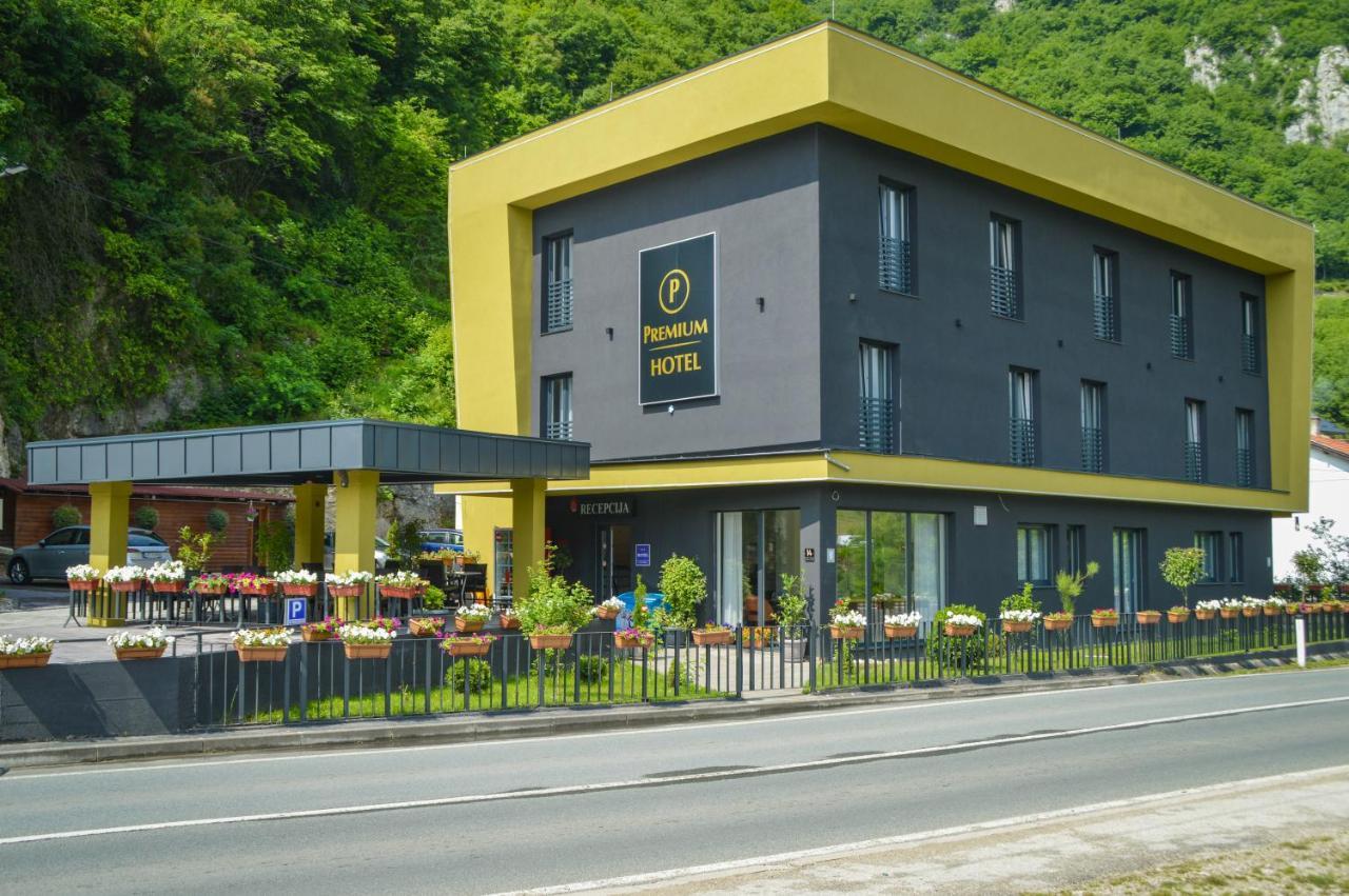 Hotel Premium 亚伊采 外观 照片