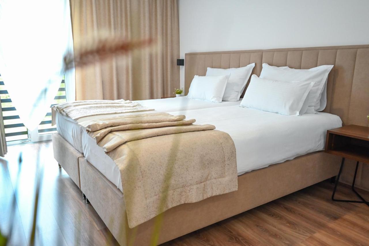 Hotel Premium 亚伊采 外观 照片