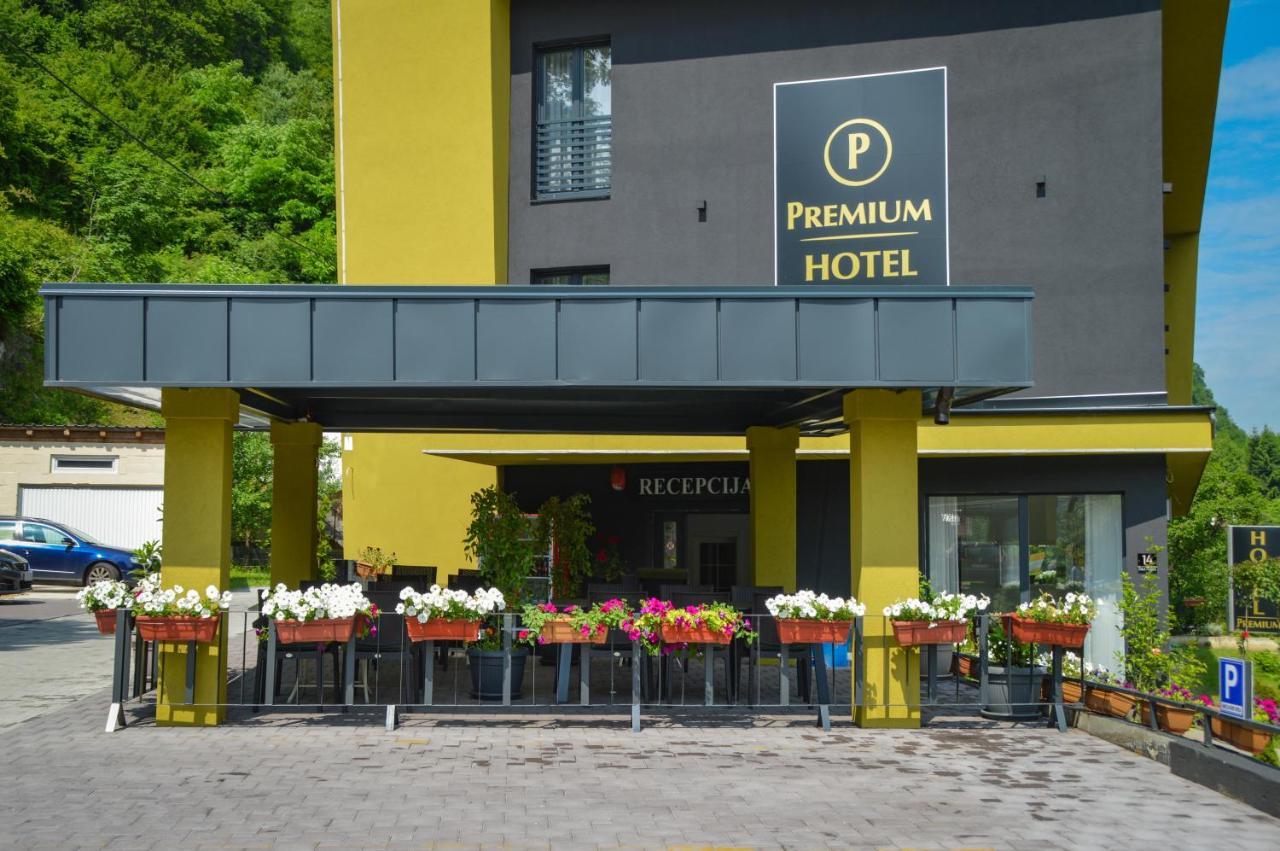 Hotel Premium 亚伊采 外观 照片