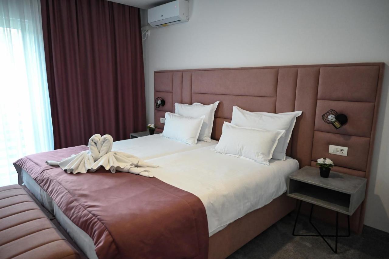 Hotel Premium 亚伊采 外观 照片