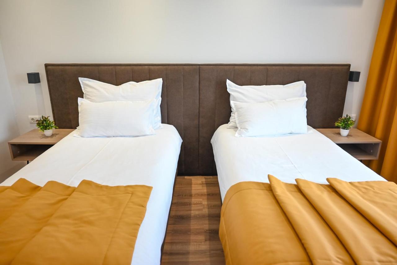 Hotel Premium 亚伊采 外观 照片