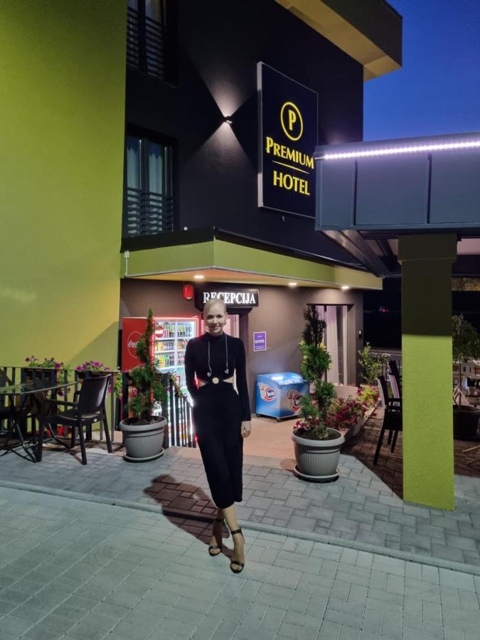 Hotel Premium 亚伊采 外观 照片