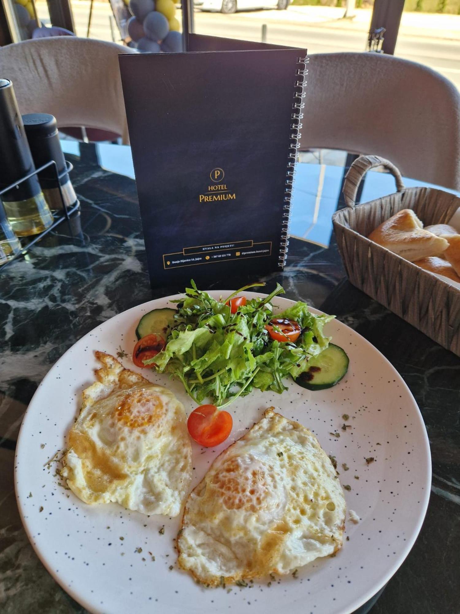 Hotel Premium 亚伊采 外观 照片